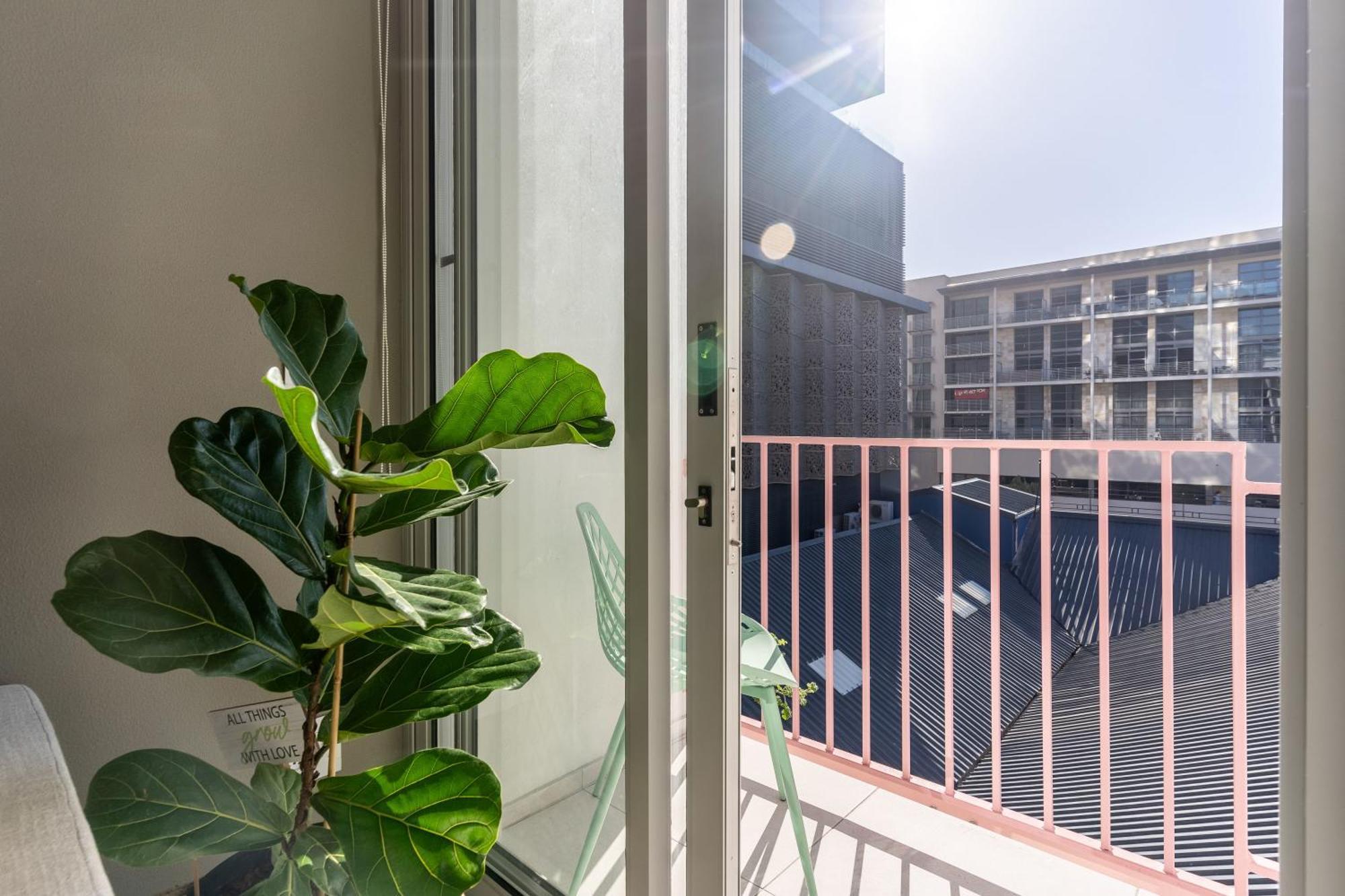 The Rose 507: With Rooftop Pool Apartment Cape Town