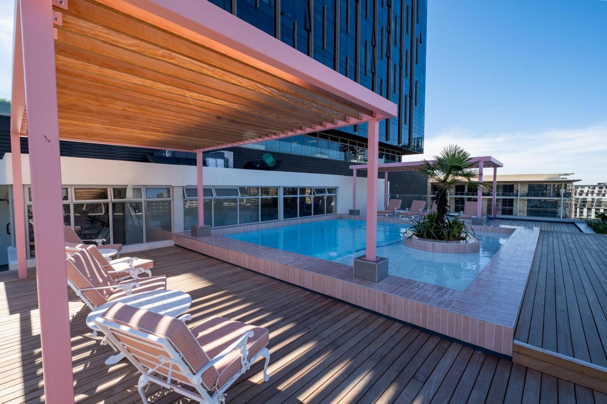 Apartment The Rose 507: With Rooftop Pool Cape Town