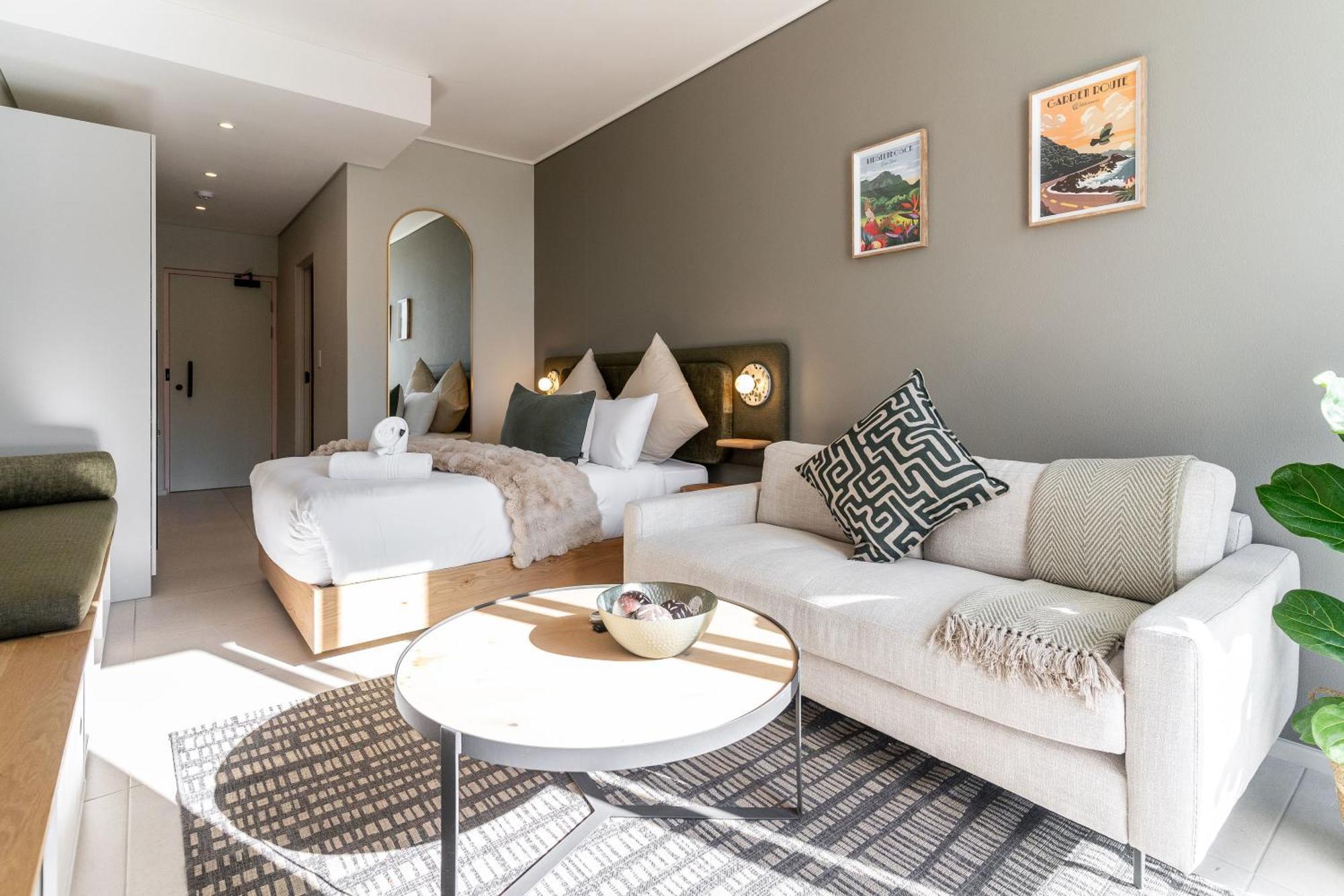 The Rose 507: With Rooftop Pool Apartment *
