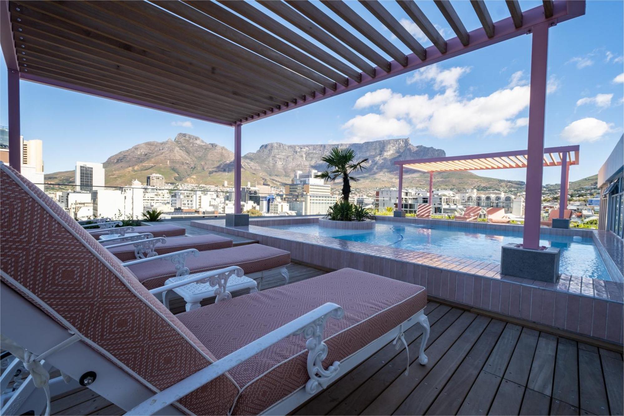 Apartment The Rose 507: With Rooftop Pool Cape Town